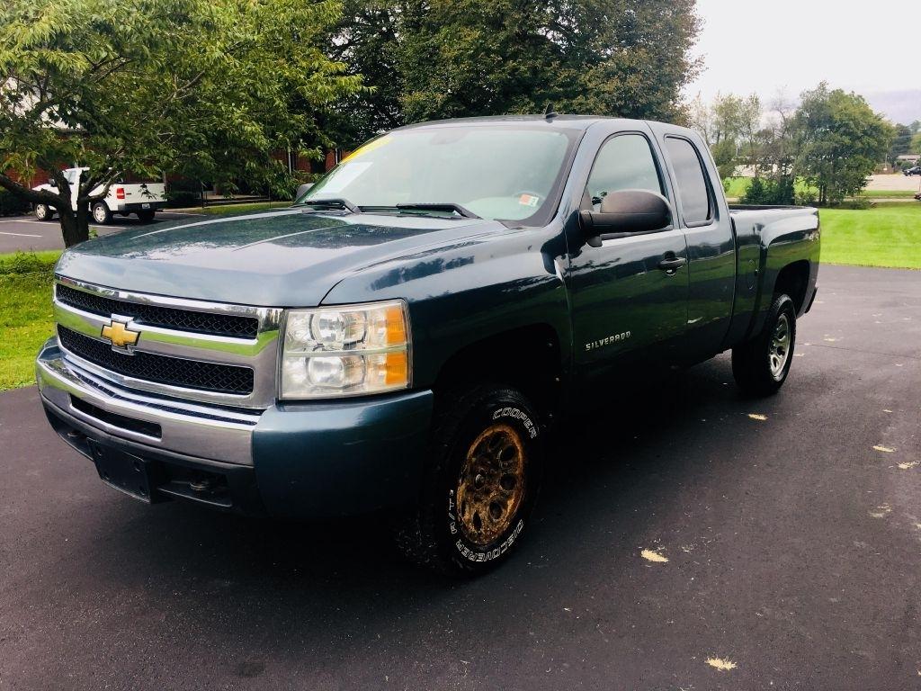 Chevrolet Silverado 1500 LS Extended Cab 4WD 2011
