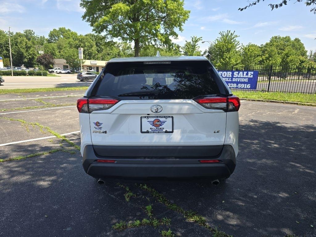 Toyota RAV4 LE 2022