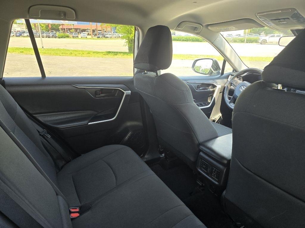 Toyota RAV4 LE 2022