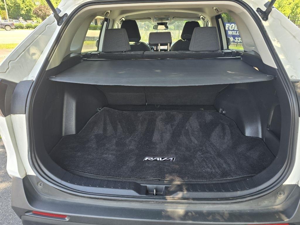 Toyota RAV4 LE 2022