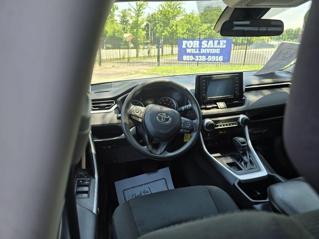 Toyota RAV4 LE 2022