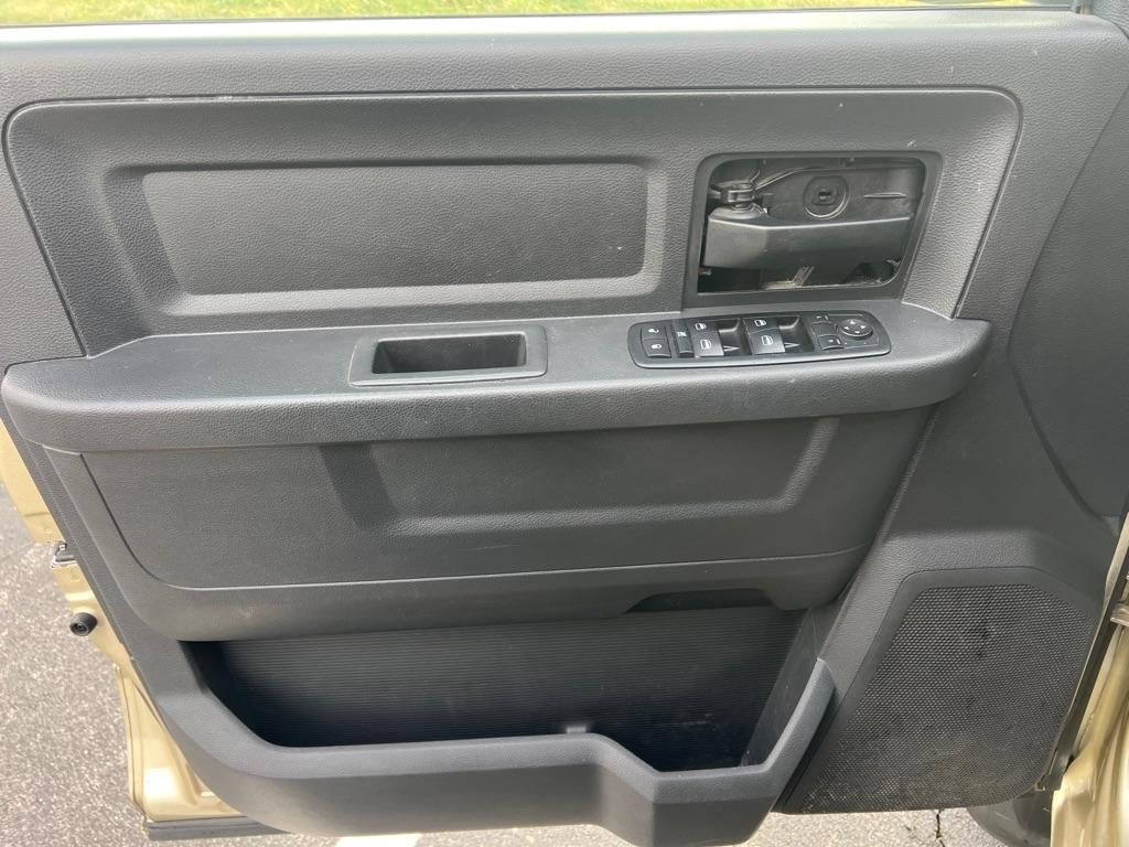Dodge 1500 SLT Quad Cab 4WD 2011