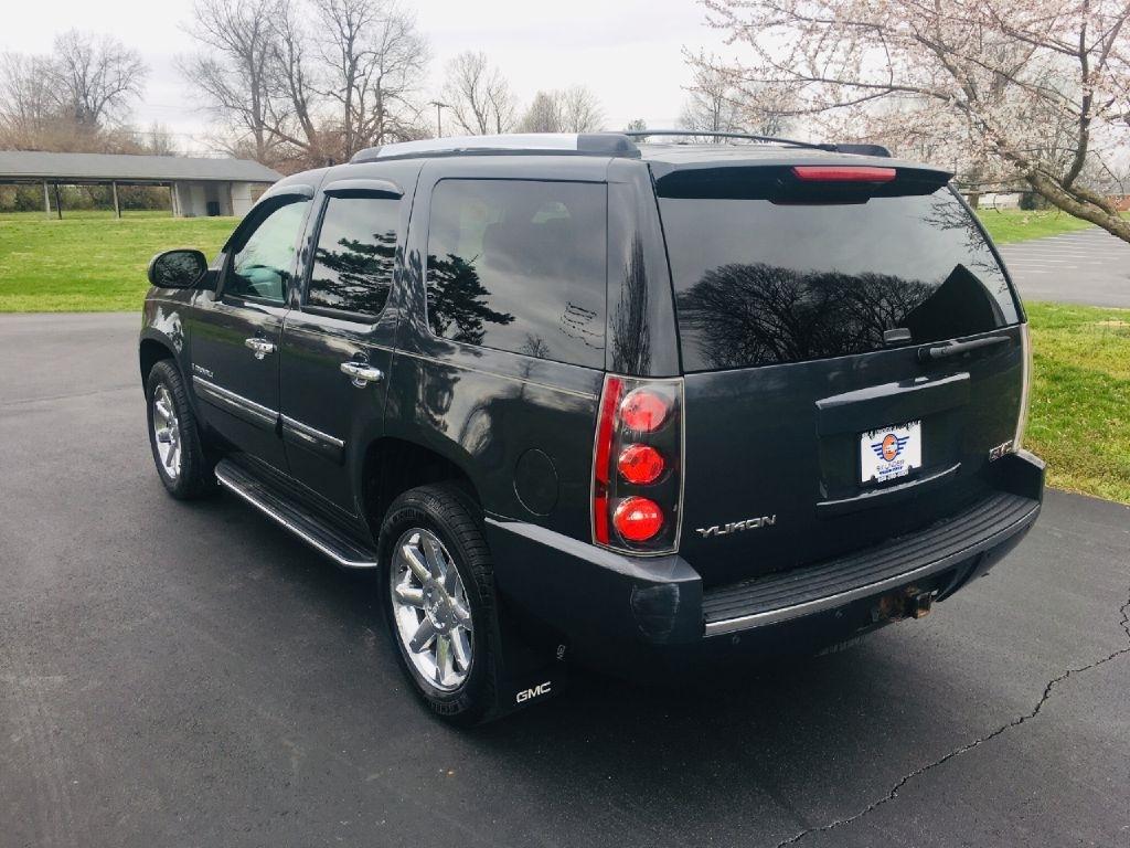GMC Yukon Denali AWD 2008