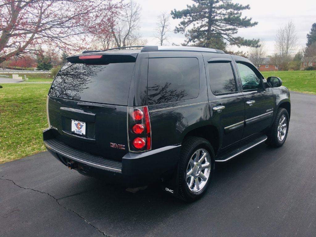 GMC Yukon Denali AWD 2008