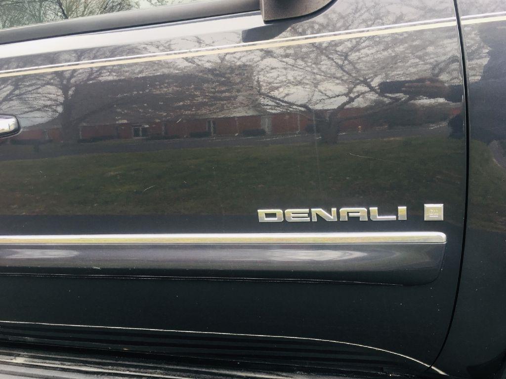 GMC Yukon Denali AWD 2008
