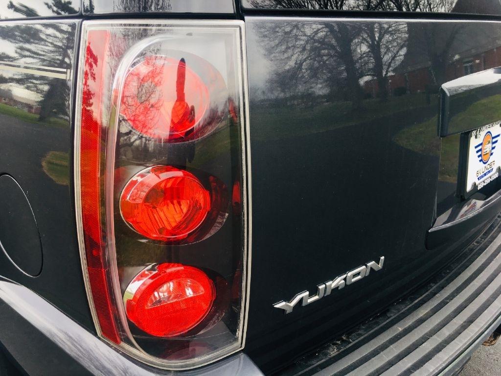 GMC Yukon Denali AWD 2008