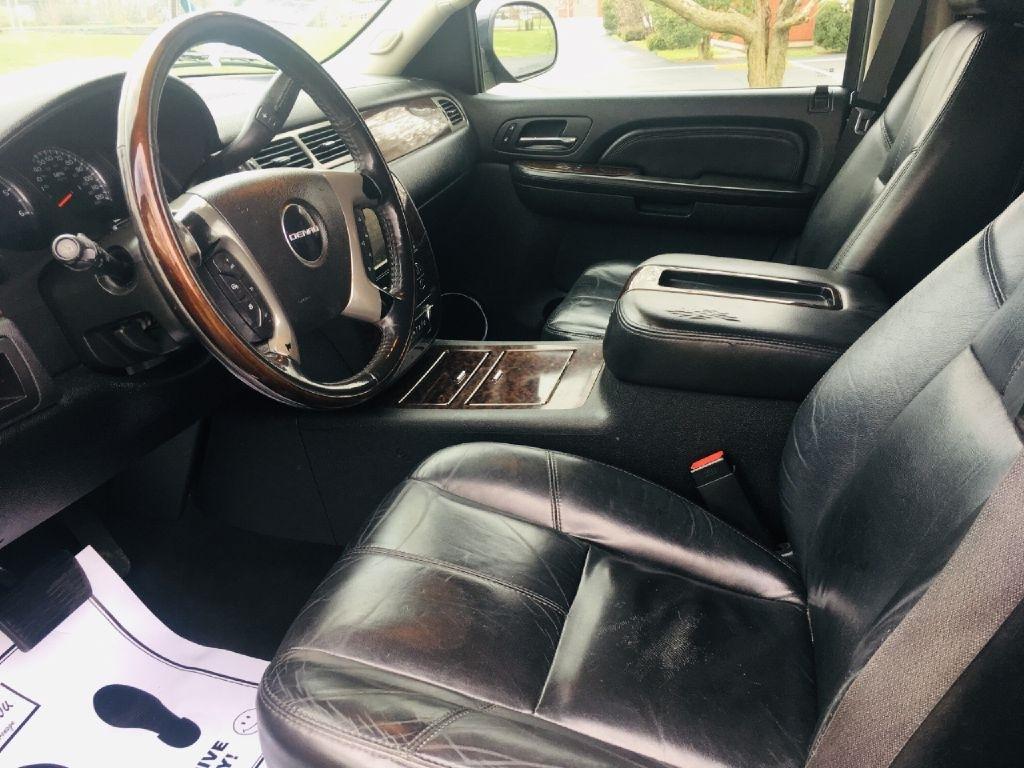 GMC Yukon Denali AWD 2008