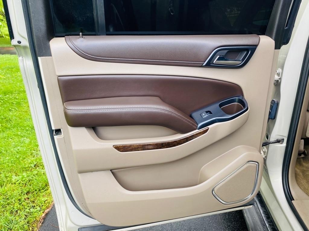 Chevrolet Suburban LT 1500 4WD 2015