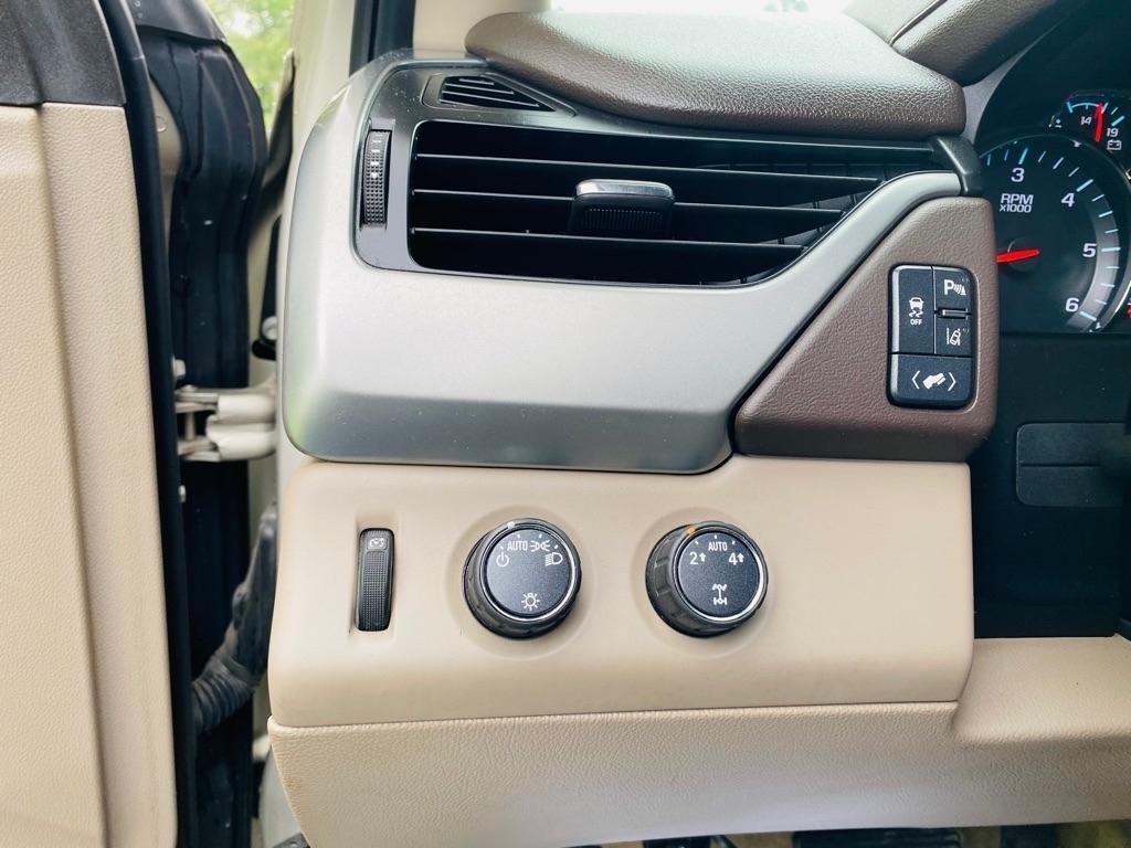 Chevrolet Suburban LT 1500 4WD 2015