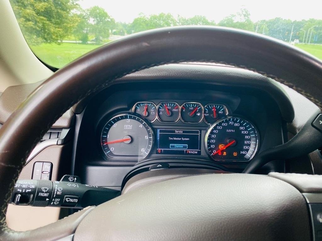 Chevrolet Suburban LT 1500 4WD 2015