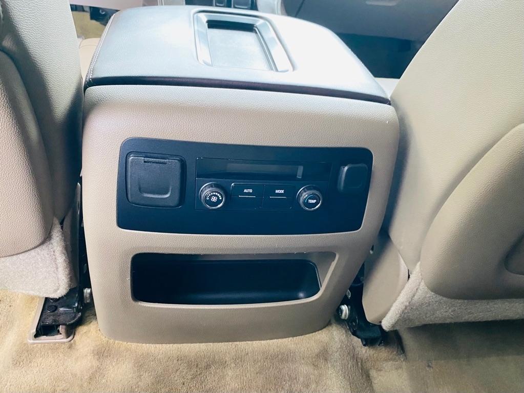 Chevrolet Suburban LT 1500 4WD 2015