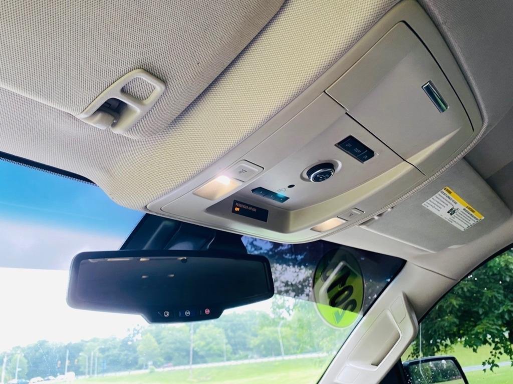 Chevrolet Suburban LT 1500 4WD 2015