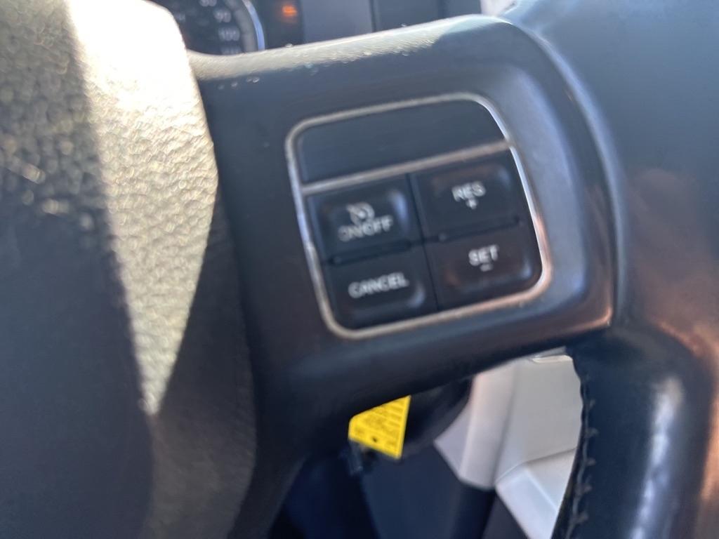 Dodge 1500 Laramie Crew Cab 4WD 2012