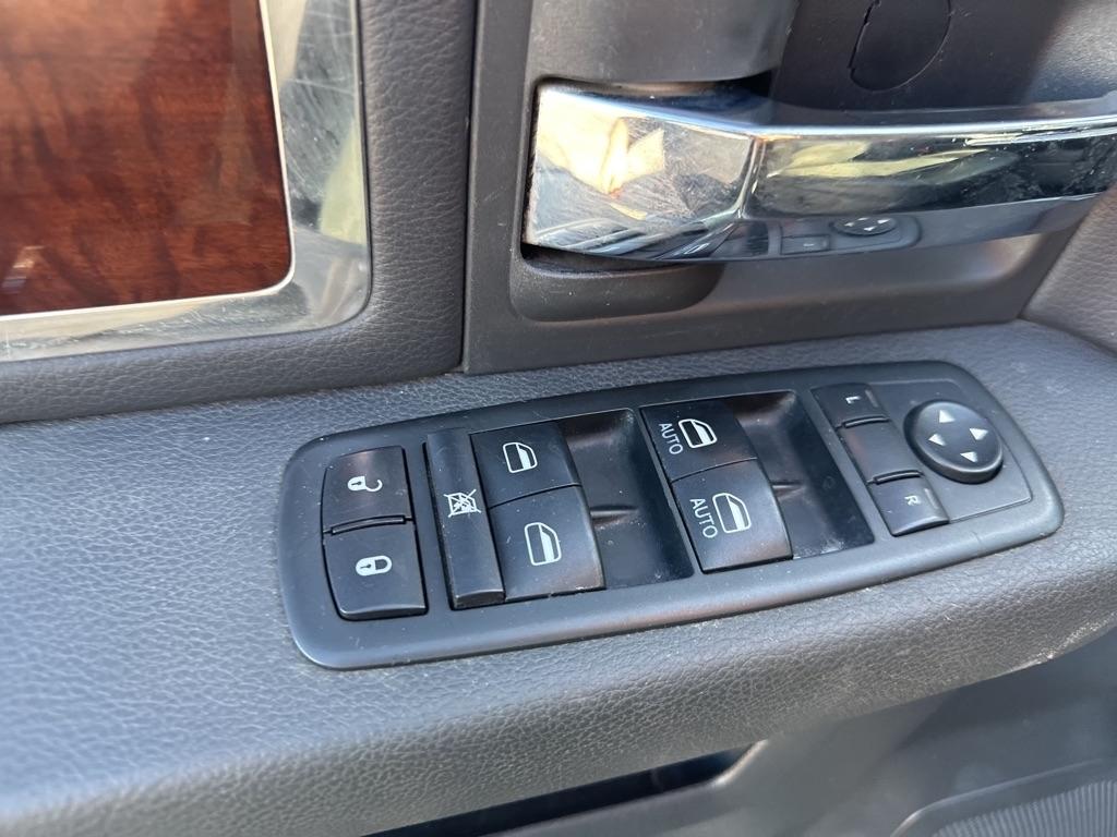 Dodge 1500 Laramie Crew Cab 4WD 2012