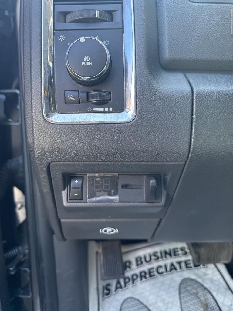Dodge 1500 Laramie Crew Cab 4WD 2012