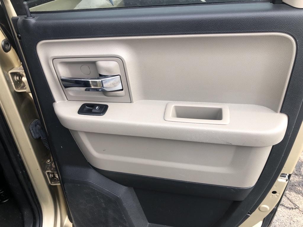 Dodge 1500 SLT Quad Cab 4WD 2011