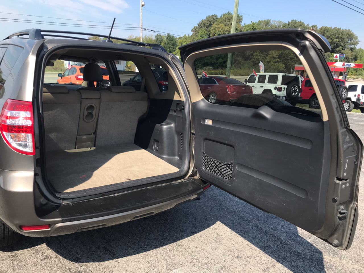 Toyota RAV4 FWD 4dr 4-cyl 4-Spd AT (Natl) 2011 Toyota RAV4 FWD 4dr 4-cyl 4-Spd AT (Natl) 2011