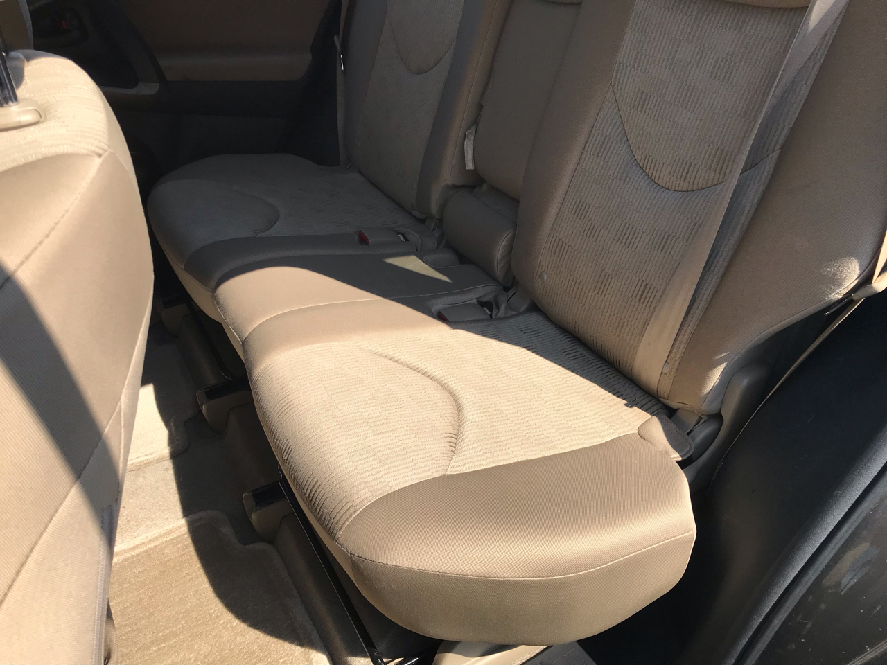 Toyota RAV4 FWD 4dr 4-cyl 4-Spd AT (Natl) 2011 Toyota RAV4 FWD 4dr 4-cyl 4-Spd AT (Natl) 2011