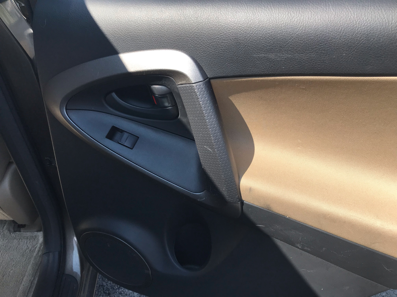 Toyota RAV4 FWD 4dr 4-cyl 4-Spd AT (Natl) 2011 Toyota RAV4 FWD 4dr 4-cyl 4-Spd AT (Natl) 2011