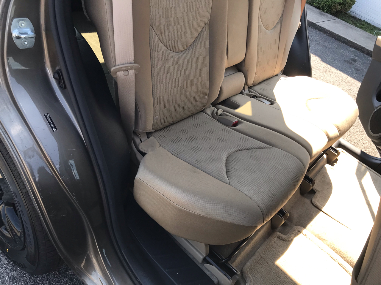 Toyota RAV4 FWD 4dr 4-cyl 4-Spd AT (Natl) 2011 Toyota RAV4 FWD 4dr 4-cyl 4-Spd AT (Natl) 2011