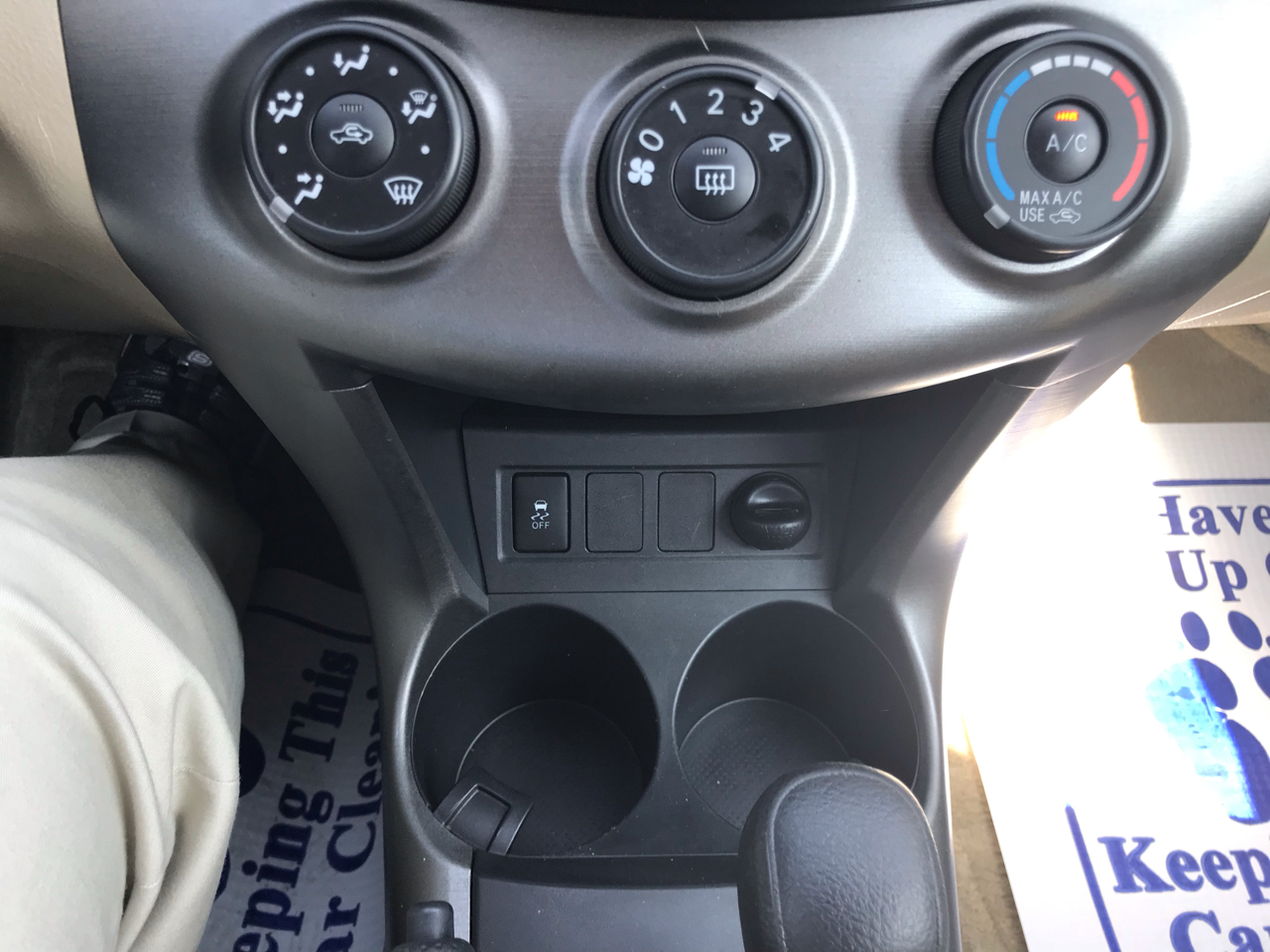 Toyota RAV4 FWD 4dr 4-cyl 4-Spd AT (Natl) 2011 Toyota RAV4 FWD 4dr 4-cyl 4-Spd AT (Natl) 2011