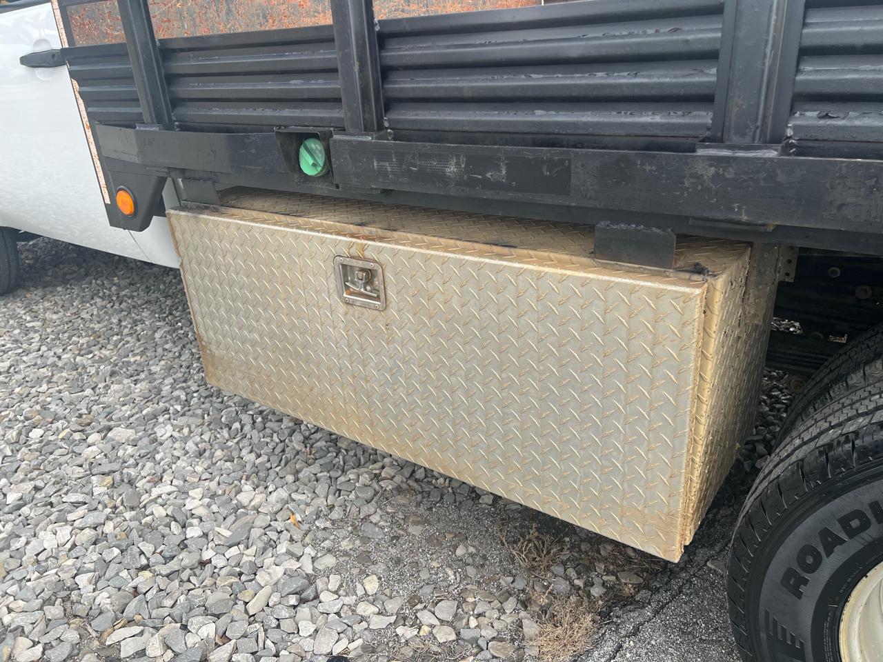 GMC Sierra 3500HD 4WD Reg Cab 161.5" WB,84.4" CA WT 2009