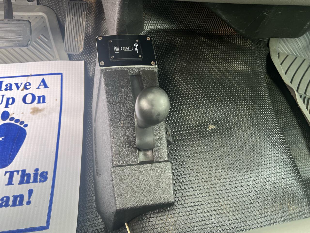 GMC Sierra 3500HD 4WD Reg Cab 161.5" WB,84.4" CA WT 2009