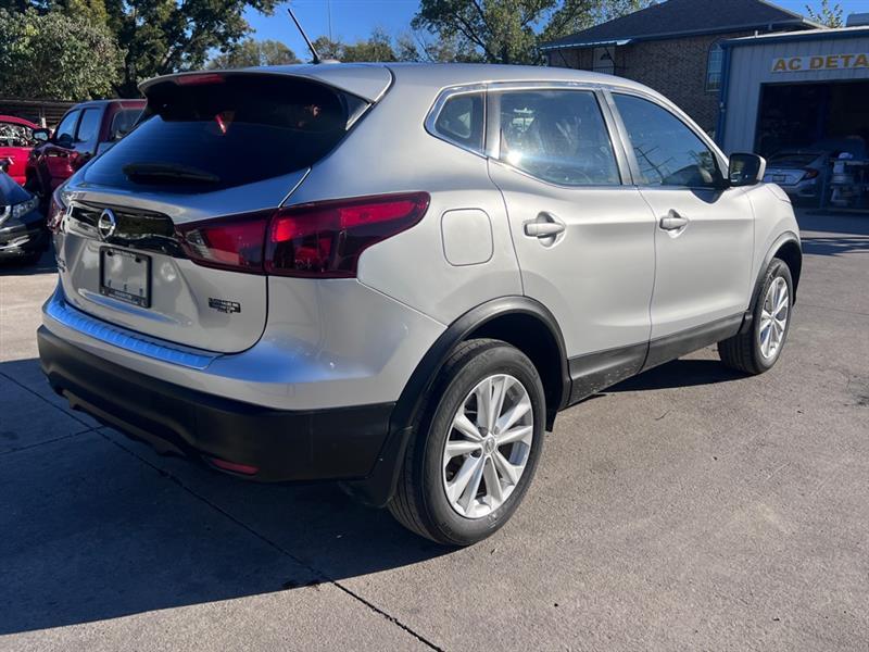 Nissan Rogue Sport S 2018