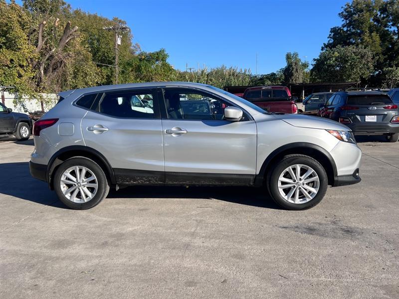 Nissan Rogue Sport S 2018