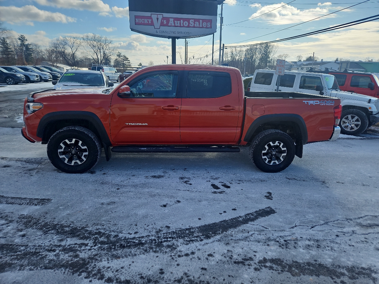 Toyota Tacoma TRD Off Road Double Cab 5' Bed V6 4x4 MT (Natl) 2017