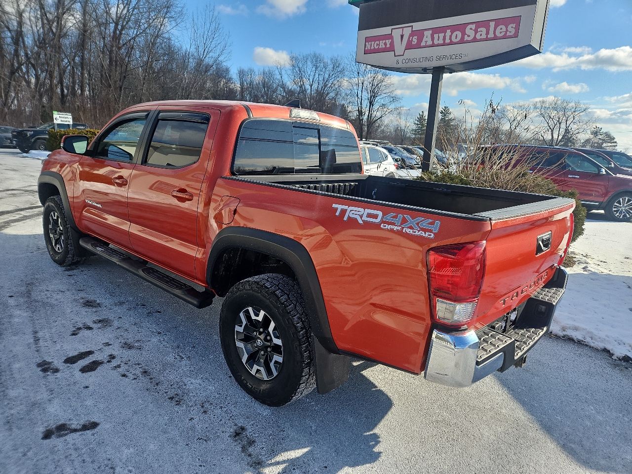 Toyota Tacoma TRD Off Road Double Cab 5' Bed V6 4x4 MT (Natl) 2017