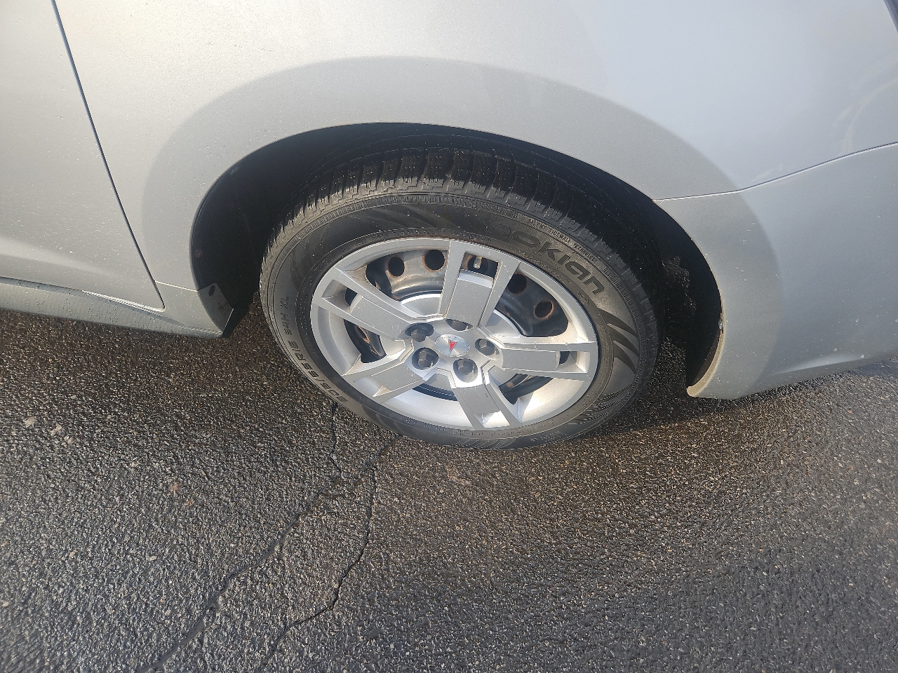 Pontiac Vibe 4dr HB AWD 2009