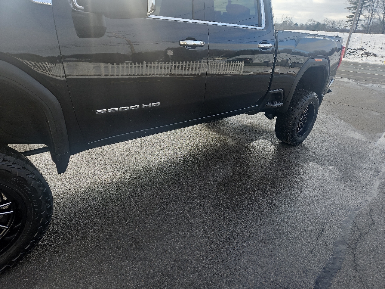 GMC Sierra 2500HD 4WD Crew Cab 159" SLT 2023