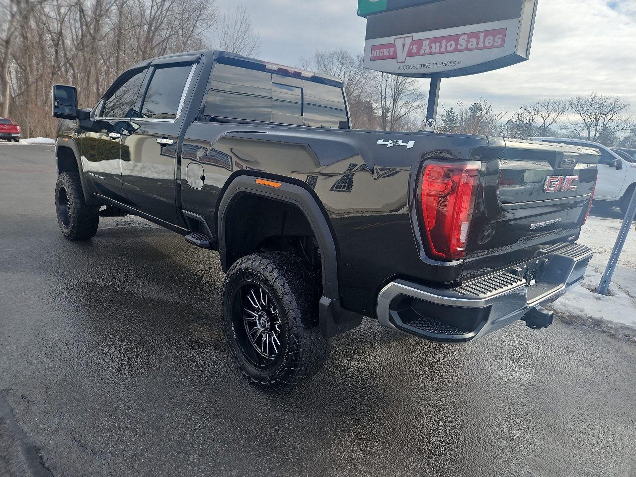 GMC Sierra 2500HD 4WD Crew Cab 159" SLT 2023