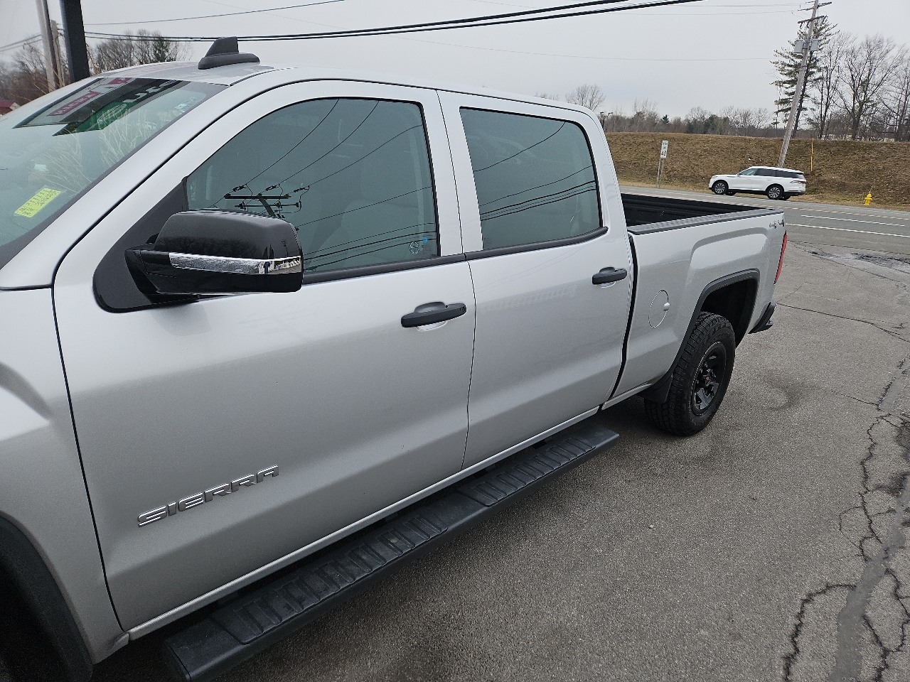 GMC Sierra 1500 4WD Crew Cab 143.5" 2015