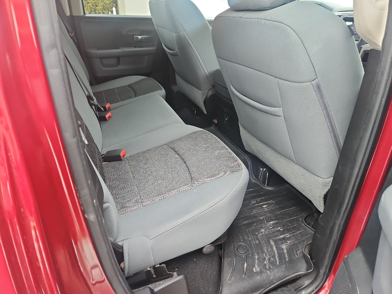 RAM 1500 4WD Quad Cab 140.5" Big Horn 2013