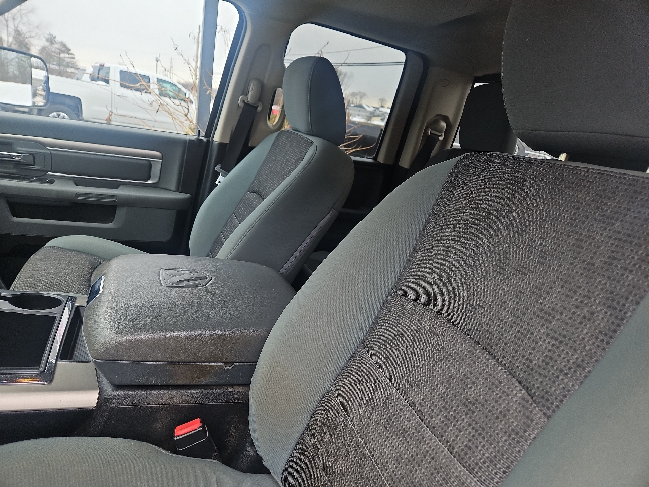 RAM 1500 4WD Quad Cab 140.5" Big Horn 2013