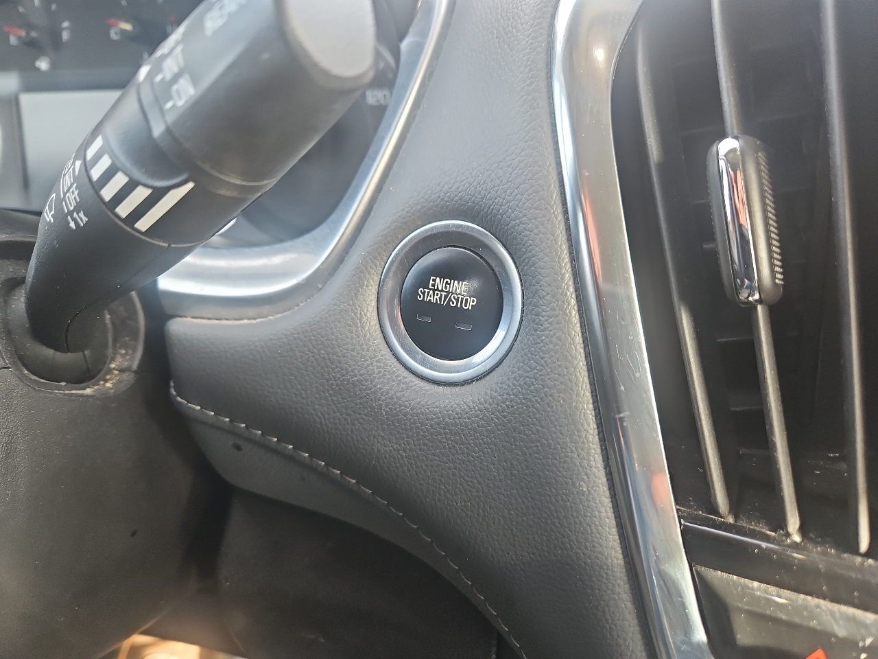 Chevrolet Traverse AWD 4dr LT Leather 2021