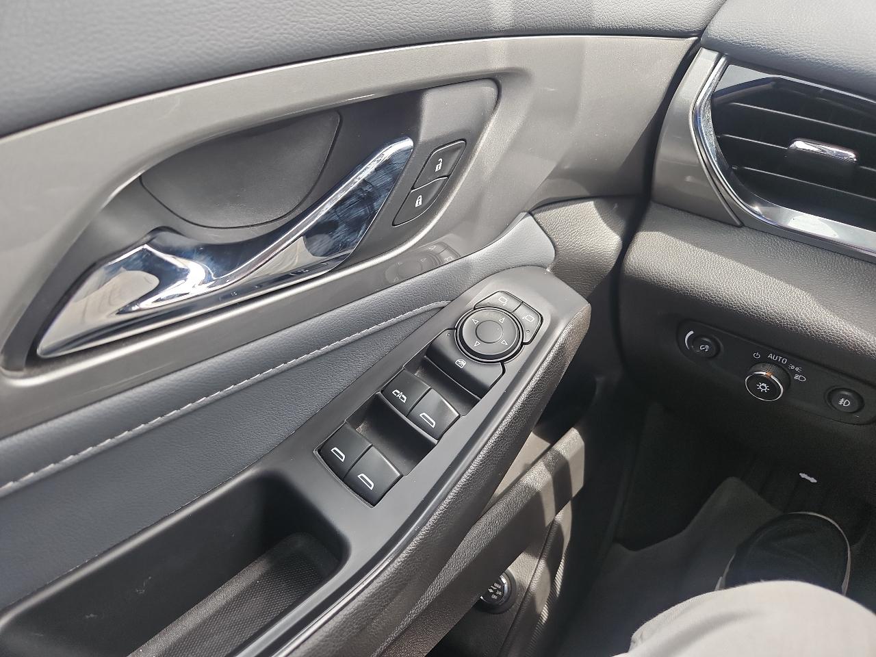 Chevrolet Traverse AWD 4dr LT Leather 2021