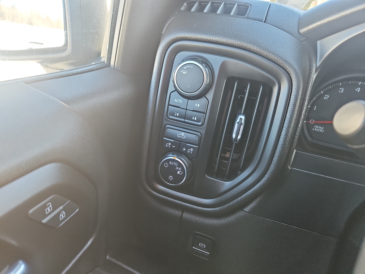 Chevrolet Silverado 1500 4WD Double Cab 147" Custom Trail Boss 2020