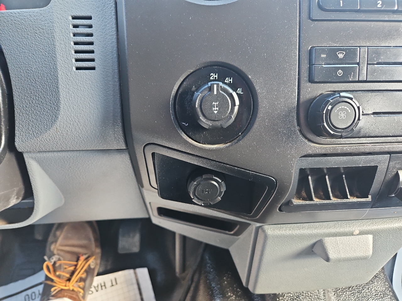 Ford Super Duty F-250 SRW 4WD Crew Cab 156" XL 2016