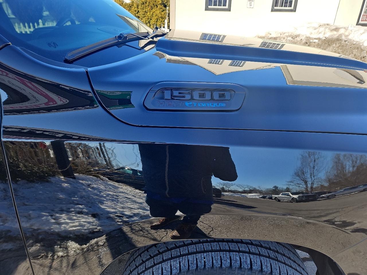 RAM 1500 Tradesman 4x4 Quad Cab 6'4" Box 2023