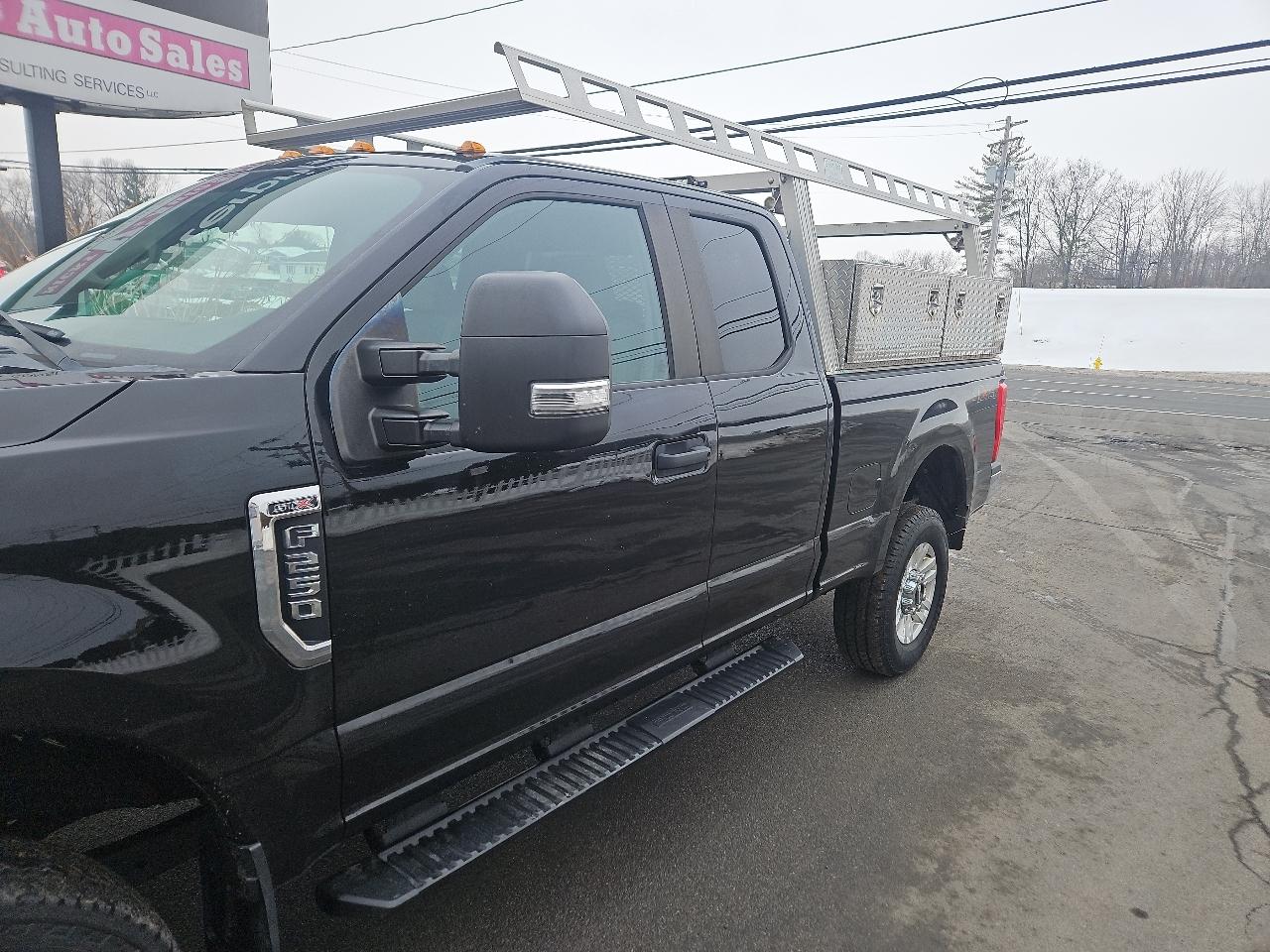 Ford Super Duty F-250 SRW XLT 4WD SuperCab 6.75' Box 2017