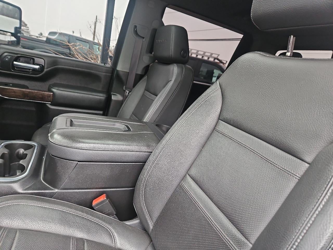 GMC Sierra 2500HD 4WD Crew Cab 159" Denali 2022