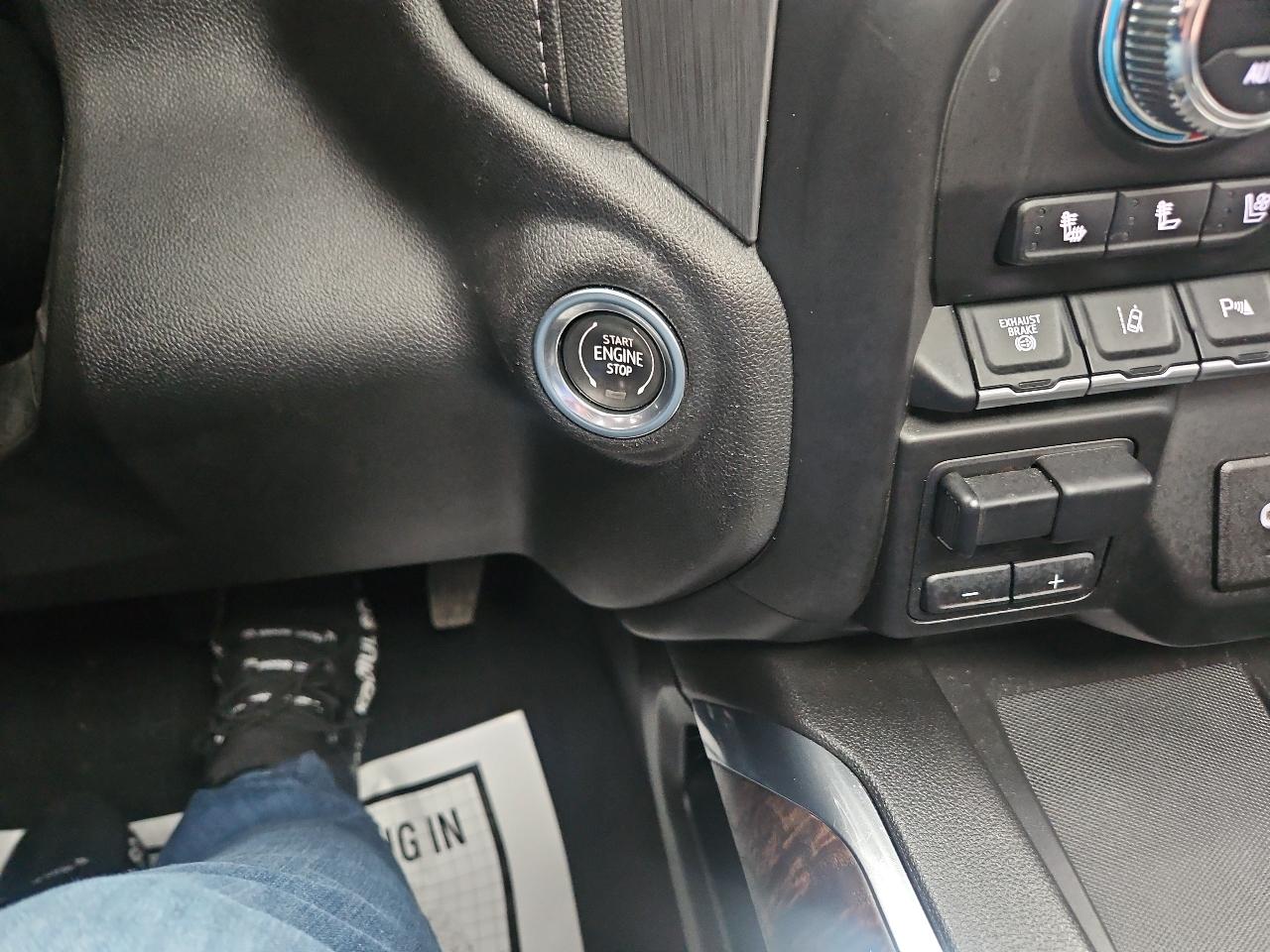 GMC Sierra 2500HD 4WD Crew Cab 159" Denali 2022