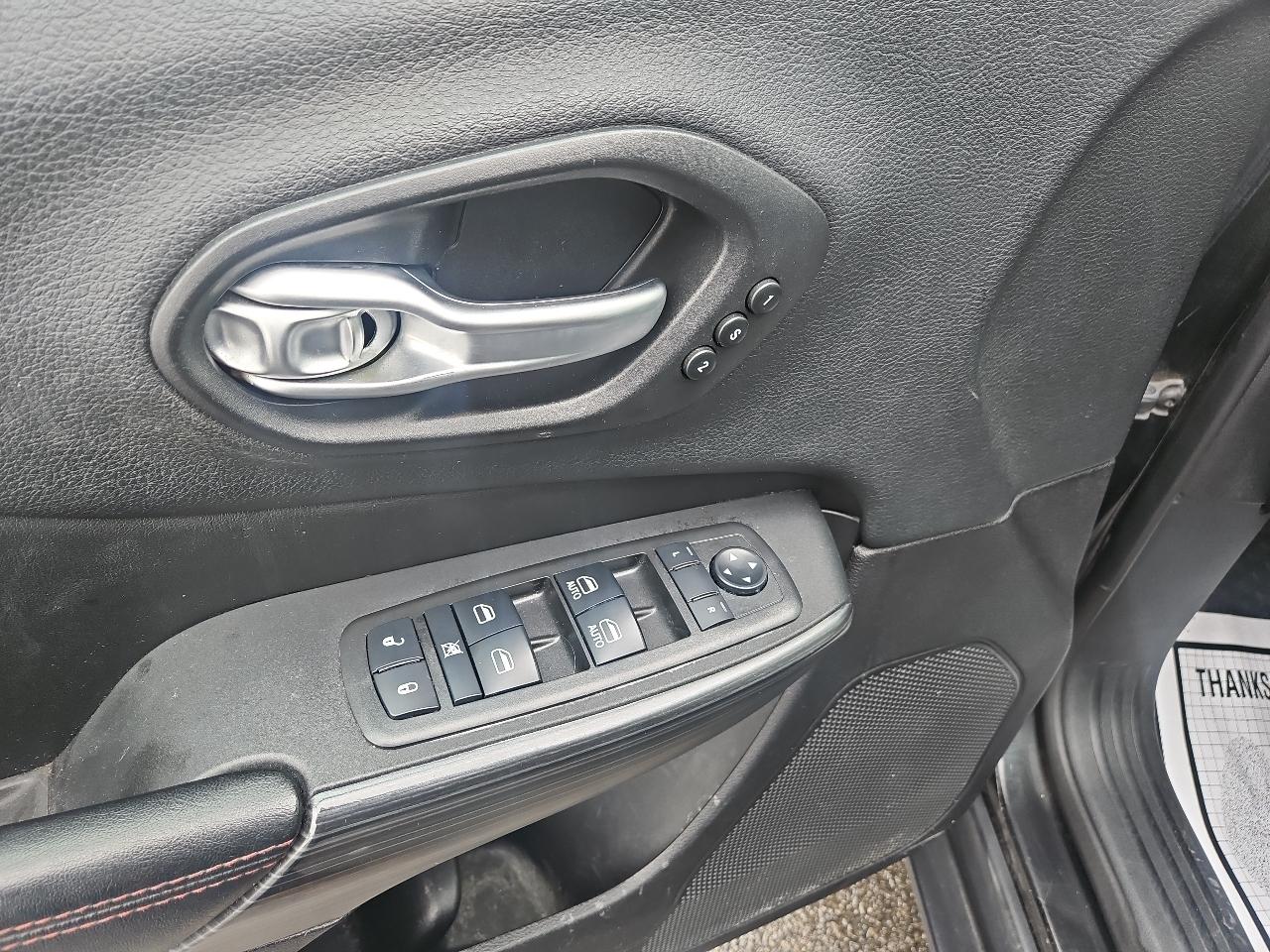 Jeep Cherokee 4WD 4dr Trailhawk 2016