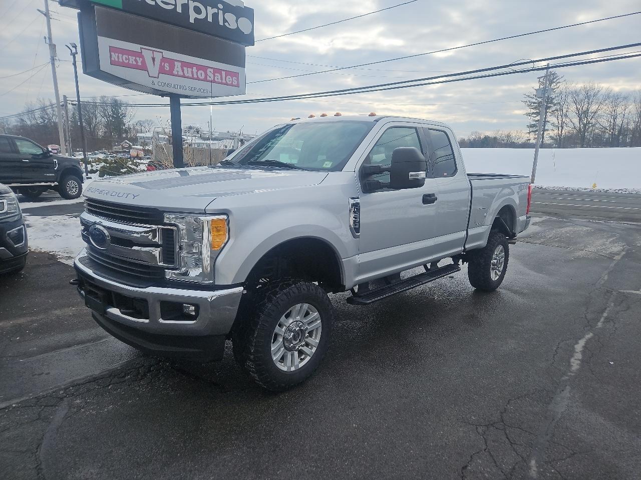 Ford Super Duty F-250 SRW XLT 4WD SuperCab 6.75' Box 2017