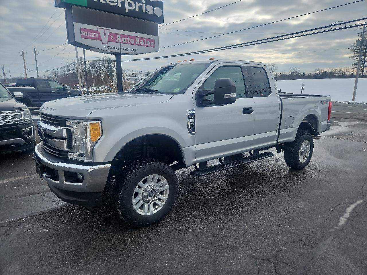 Ford Super Duty F-250 SRW XLT 4WD SuperCab 6.75' Box 2017