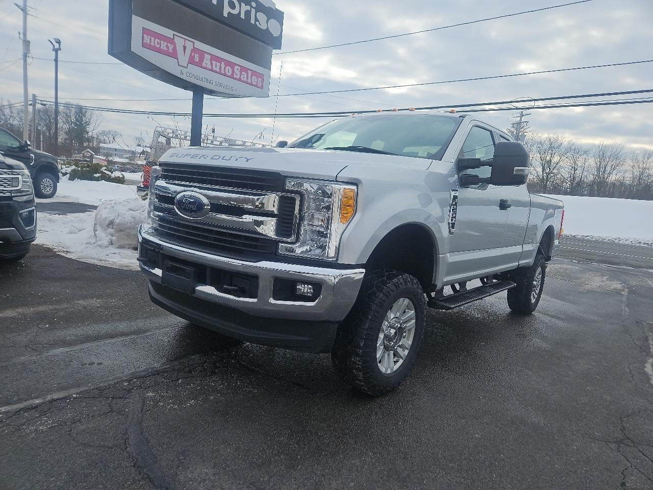 Ford Super Duty F-250 SRW XLT 4WD SuperCab 6.75' Box 2017