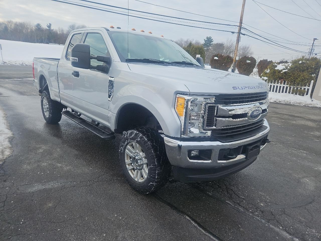 Ford Super Duty F-250 SRW XLT 4WD SuperCab 6.75' Box 2017